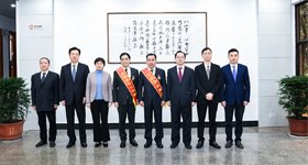 縣領(lǐng)導(dǎo)接見赴京回新受獎(jiǎng)勞模<br/>為美麗新昌建設(shè)再立新功