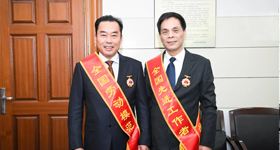 勞動(dòng)光榮！勞模可敬！<br/>縣領(lǐng)導(dǎo)接見赴京回新全國(guó)勞動(dòng)模范和先進(jìn)工作者