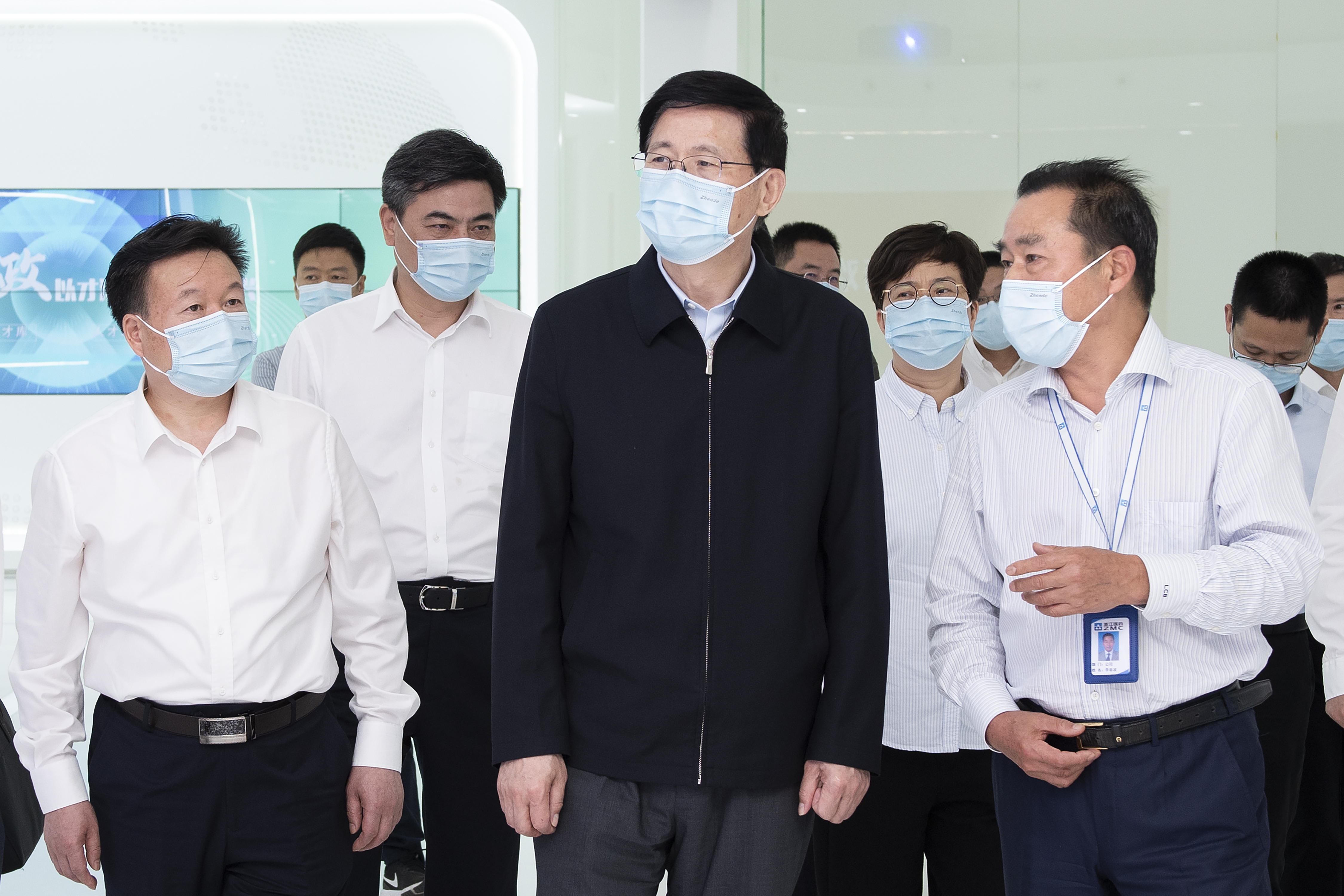 省委常委、省紀委書記許羅德一行來浙江醫(yī)藥調(diào)研