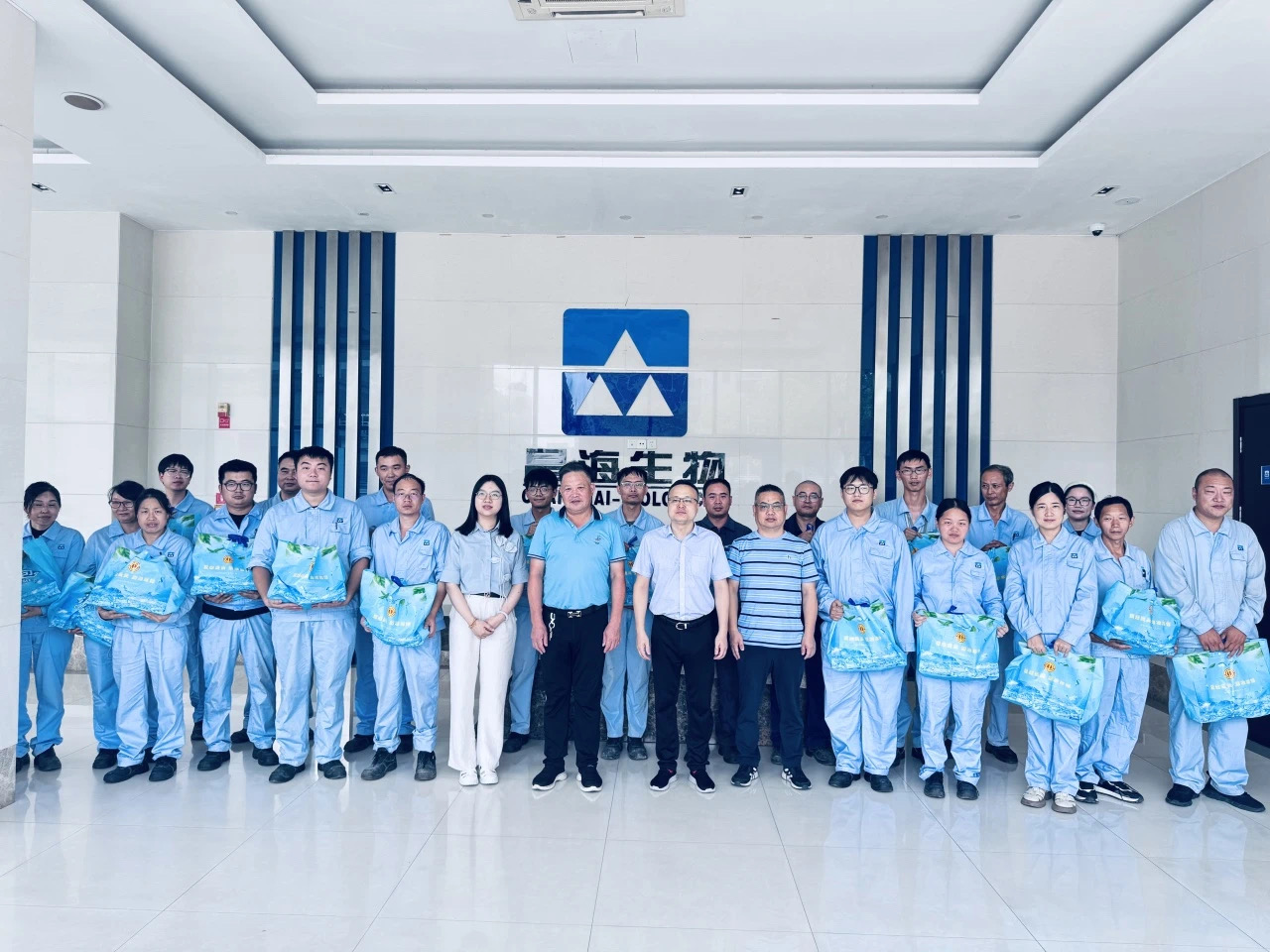 清涼一夏！新區(qū)開展高溫慰問暨“小候鳥”關(guān)愛行動